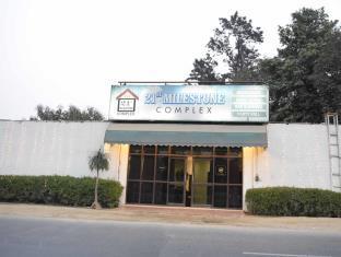21 Milestone Hotel & Resort New Delhi Buitenkant foto