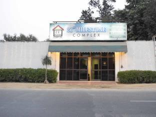 21 Milestone Hotel & Resort New Delhi Buitenkant foto